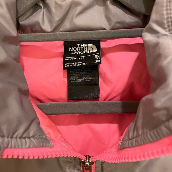 North Face Girls Puffer Jacket - Picture 3 of 4